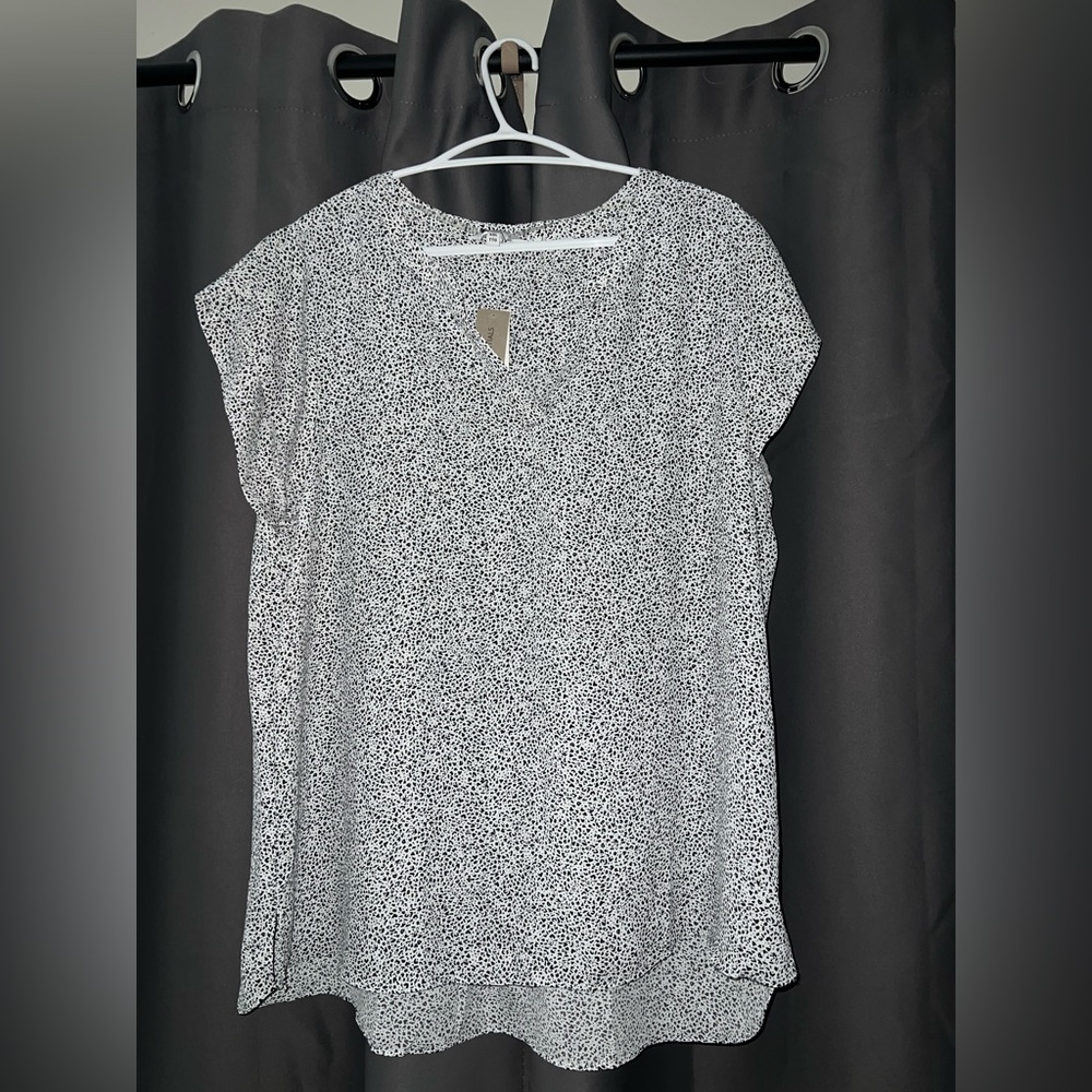 Women's NWT XXL R Essentials blouse, animal print, great for the office